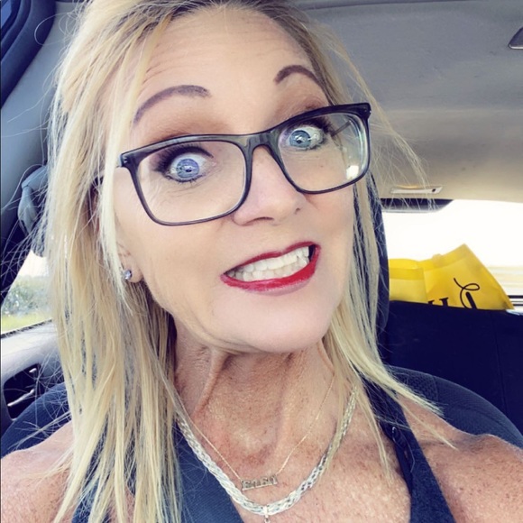 Meet your Posher, Kimberly - Picture 2 of 3